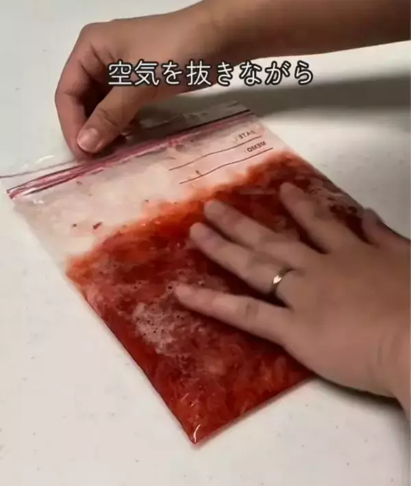 「傷んだイチゴは潰して冷凍　活用法に「子供大喜び」「何にでも合う」」の画像