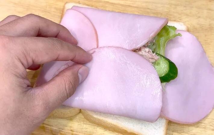 食べる時のプチストレス解消！　具がこぼれないサンドイッチに「最高すぎる」