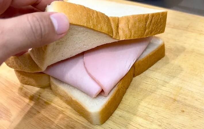 食べる時のプチストレス解消！　具がこぼれないサンドイッチに「最高すぎる」