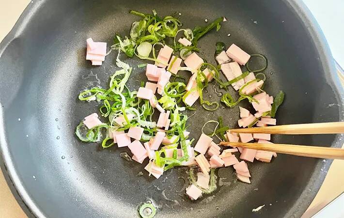 いつものチャーハンに「大さじ2杯」入れてみて！　試してみたら、子供が「おかわり！」