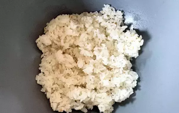 「やっぱりシンプルが一番！　具なしでもおいしいおにぎりの秘密は…」の画像