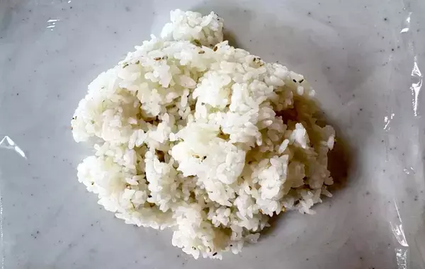 「やっぱりシンプルが一番！　具なしでもおいしいおにぎりの秘密は…」の画像