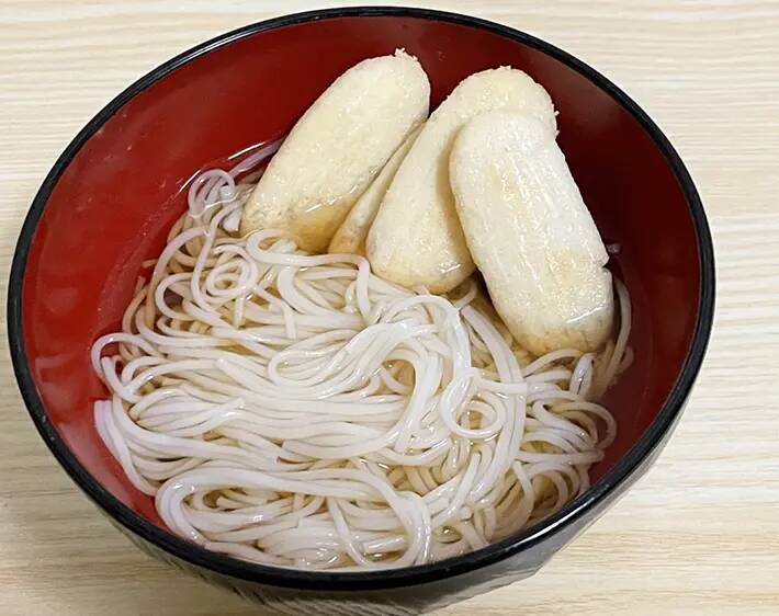 そうめん、普通に食べるの飽きた　味変目的のトッピングに選んだのは…「想像以上にあり」「カリカリ食感がいい」