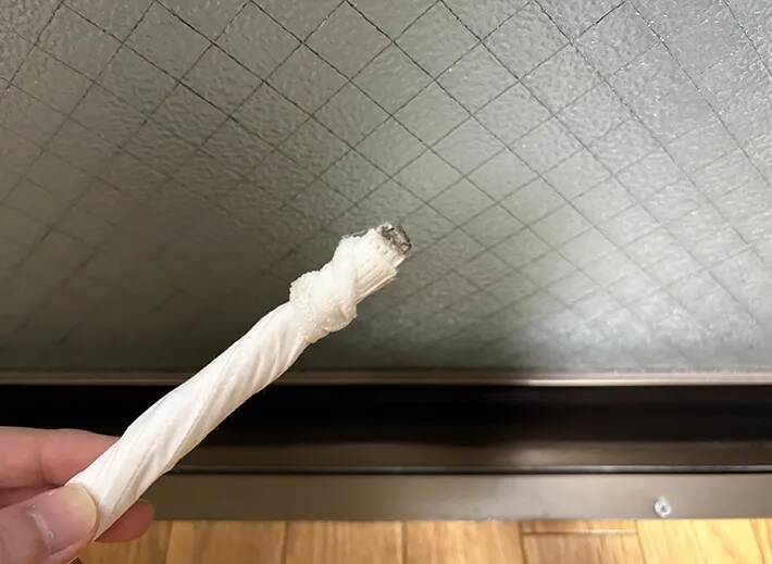 マスクを割り箸に巻きつけると？　家中で活躍する『お掃除アイテム』に変身した！