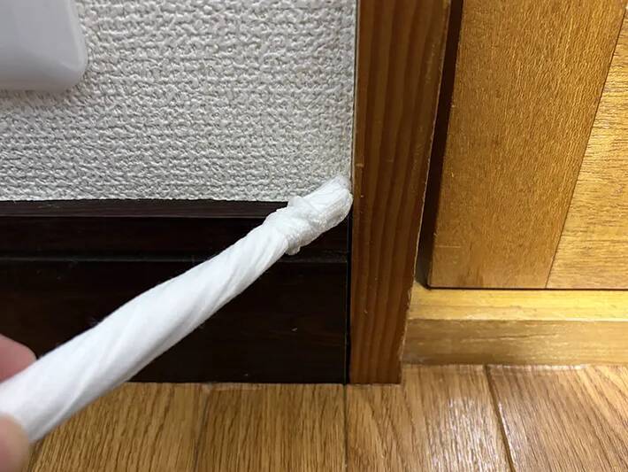 マスクを割り箸に巻きつけると？　家中で活躍する『お掃除アイテム』に変身した！