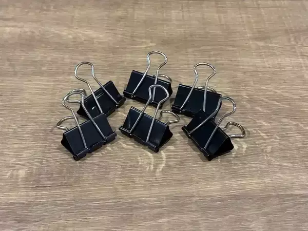 ダブルクリップを円形に並べて…　できたものがデスクで活躍！