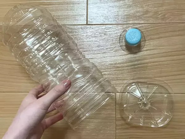 ビニール袋が散らかる！　ペットボトルを使った裏ワザで「入れるだけで簡単」「人が来ても恥ずかしくない」