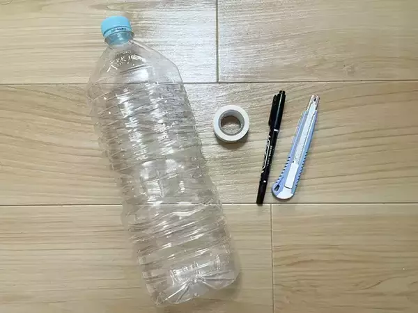 「ビニール袋が散らかる！　ペットボトルを使った裏ワザで「入れるだけで簡単」「人が来ても恥ずかしくない」」の画像