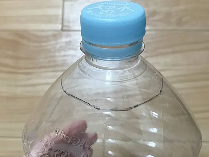 ビニール袋が散らかる！　ペットボトルを使った裏ワザで「入れるだけで簡単」「人が来ても恥ずかしくない」
