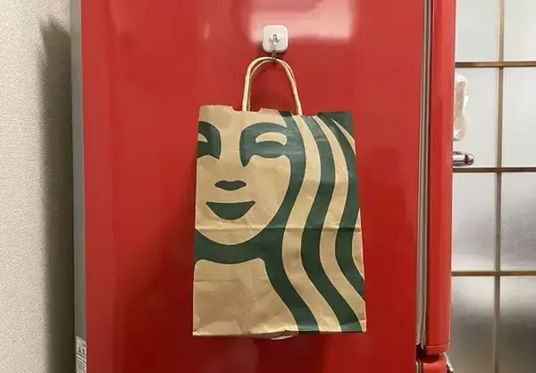 「ビニール袋が散らかる！　ペットボトルを使った裏ワザで「入れるだけで簡単」「人が来ても恥ずかしくない」」の画像
