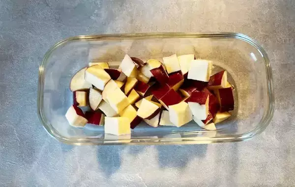 「角切りにしたサツマイモを？　レンチンで完成する一品に「おつまみにもぴったり」」の画像