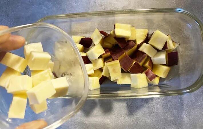 角切りにしたサツマイモを？　レンチンで完成する一品に「おつまみにもぴったり」