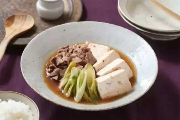 「牛肉、長ネギ、豆腐を…？　豆腐メーカーが教える『電子レンジで作る一品』が冬にピッタリ」の画像