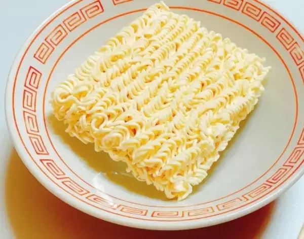 「袋麺はもう鍋でゆでません！　どんぶりを使った調理法に「感動した」「洗い物が激減」【レンジ調理4選】」の画像