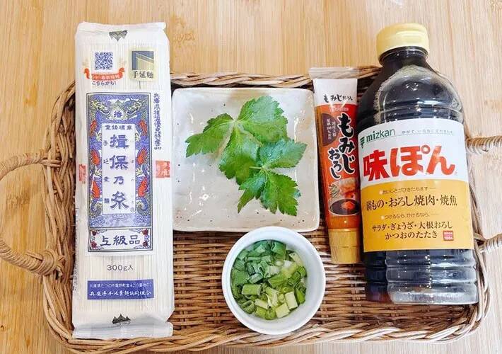 そうめん食べるなら、めんつゆ以外も試して！　水と『１：１』で割るだけで「清涼感がすごい」「ありそうでなかった！」