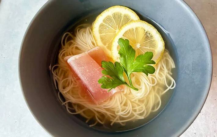 仕上げに『小さじ1杯』回しかけて　そうめんのアレンジに「カフェみたい」「さわやかな味」