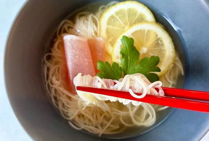 仕上げに『小さじ1杯』回しかけて　そうめんのアレンジに「カフェみたい」「さわやかな味」