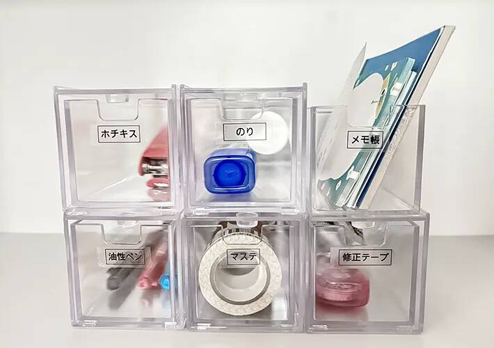 100均『透明ケース』の“上”にクッションシール？　使いやすさがアップする“意外な”活用術