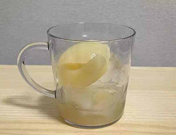 「桃の缶詰あったらドリンクに使って！　組み合わせたのは…「絶妙にマッチする」「暑い日にピッタリ」」の画像