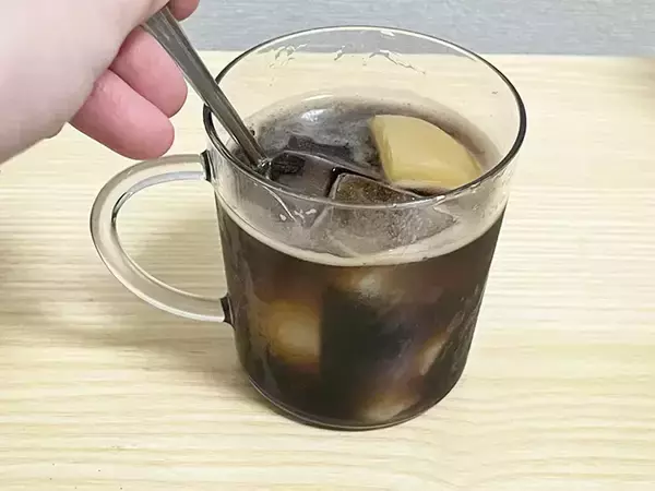 「桃の缶詰あったらドリンクに使って！　組み合わせたのは…「絶妙にマッチする」「暑い日にピッタリ」」の画像