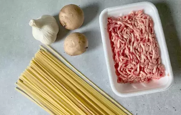「いつものパスタに飽きたら…　ゴロゴロ肉の『白いボロネーゼ』に「簡単すぎた」「夫がドはまり」」の画像