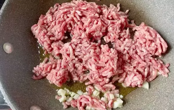 「いつものパスタに飽きたら…　ゴロゴロ肉の『白いボロネーゼ』に「簡単すぎた」「夫がドはまり」」の画像