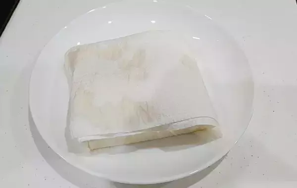 「大葉で木綿豆腐を巻いて…　できた簡単おかずに「豆腐なのにご飯が進む」「夫が感動」」の画像