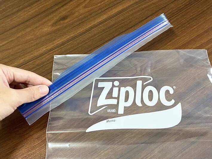 ジッパー袋、傷んでも捨てないで！　3cm切るだけの袋活用法が「夏に便利」