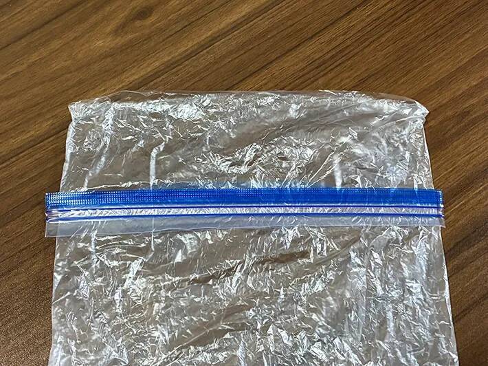 ジッパー袋、傷んでも捨てないで！　3cm切るだけの袋活用法が「夏に便利」