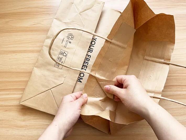 溜まった『紙袋』捨てないで！　ハサミで3回カットすると…
