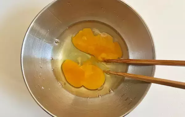 「「クセになるおいしさでご飯が進む」　家族が喜んだ玉子焼きレシピとは？」の画像