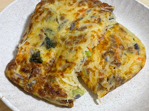 カット野菜を混ぜて焼くだけ　包丁不要のおかずに「食べ応え抜群」「大満足」