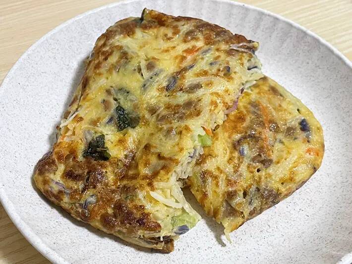 カット野菜を混ぜて焼くだけ　包丁不要のおかずに「食べ応え抜群」「大満足」