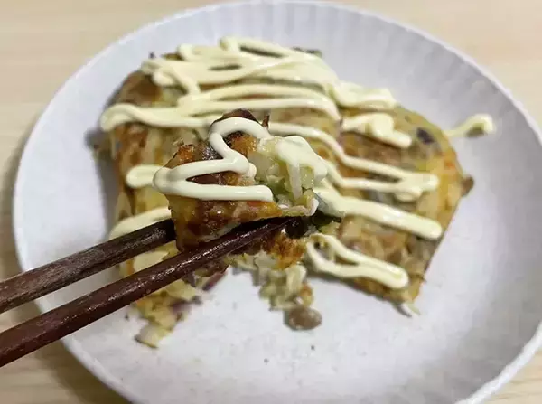 「カット野菜を混ぜて焼くだけ　包丁不要のおかずに「食べ応え抜群」「大満足」」の画像