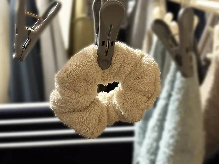 100均で買った『シュシュ』　髪を束ねるのではなく…？「いろんな場面で役立つ」