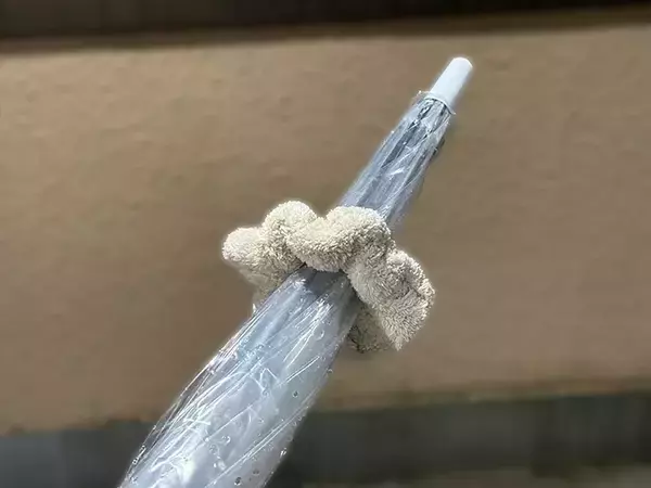 「100均で買った『シュシュ』　髪を束ねるのではなく…？「いろんな場面で役立つ」」の画像