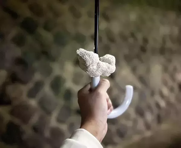 「100均で買った『シュシュ』　髪を束ねるのではなく…？「いろんな場面で役立つ」」の画像