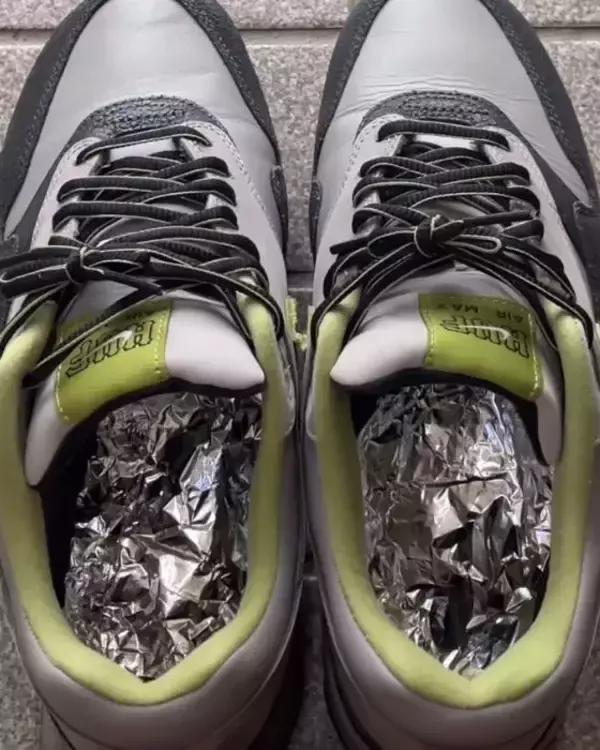 「靴の中にアルミホイルを入れると…　意外な効果に「そうだったのか」「すごい」」の画像