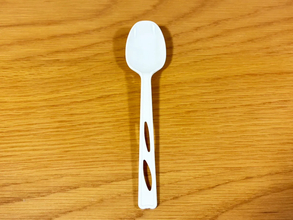 ファミマのスプーン、なんで穴が空いてるの？　理由に「それは素晴らしい！」