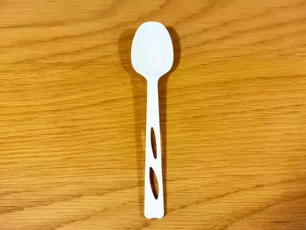 ファミマのスプーン、なんで穴が空いてるの？　理由に「それは素晴らしい！」