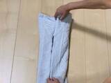 「「袖はクロスさせないで」　セーターの畳み方に「目からウロコ」「助かります」」の画像1