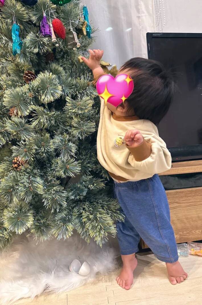 下半分は飾りがないクリスマスツリー　理由に「笑った」「我が家も同じです」