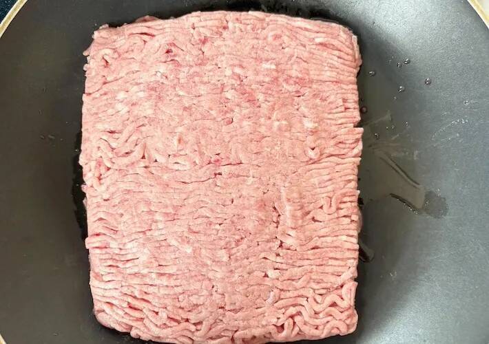 パックごとドーンと入れればあっという間！「週1作りたい」『ピーマンの肉詰め風』