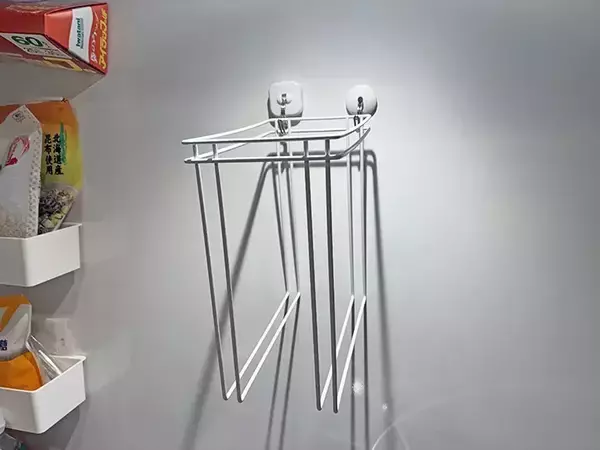 「100均ふきんかけを『逆』に置くだけ！　2つのキッチン収納活用法に「万能」」の画像