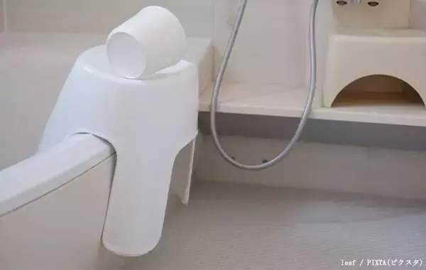 「ティッシュ1枚で全然変わる！　ダスキンに聞いた、カビ取り剤の効果的な使い方」の画像