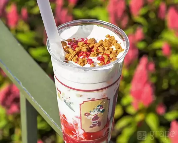 「【クリスマス限定】ディズニーの苺ミルクが甘すぎず最高！　リピーターも続出するほどウマい」の画像