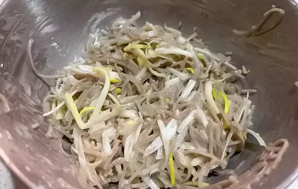 「余ったそばを刻んで焼いてみたら…？　子供が「これ、普通に食べるより好き」」の画像