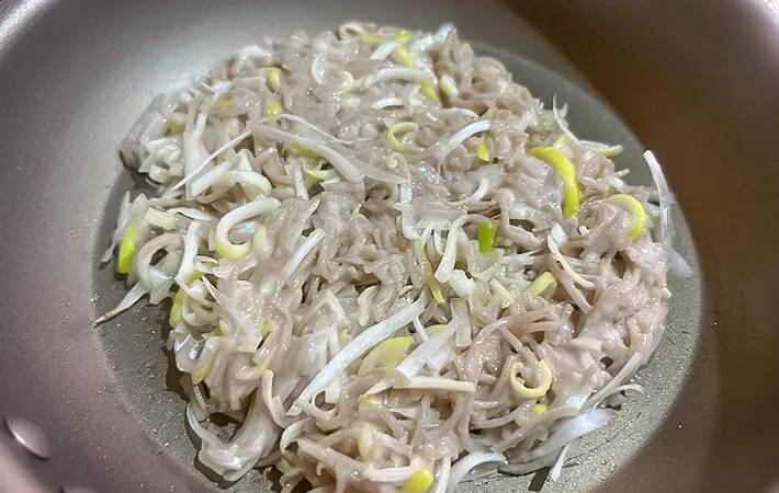 余ったそばを刻んで焼いてみたら…？　子供が「これ、普通に食べるより好き」