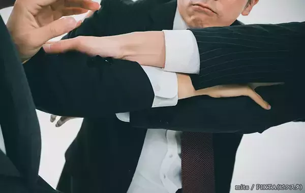 「「酔っ払いが寝込んでる」と通報　駅前に広がる光景に、警察官が思わず二度見」の画像