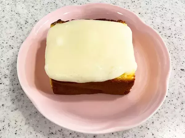 「とろけるチーズを4等分して？　できたアレンジ“お菓子”に「リピート確定」【レシピ】」の画像